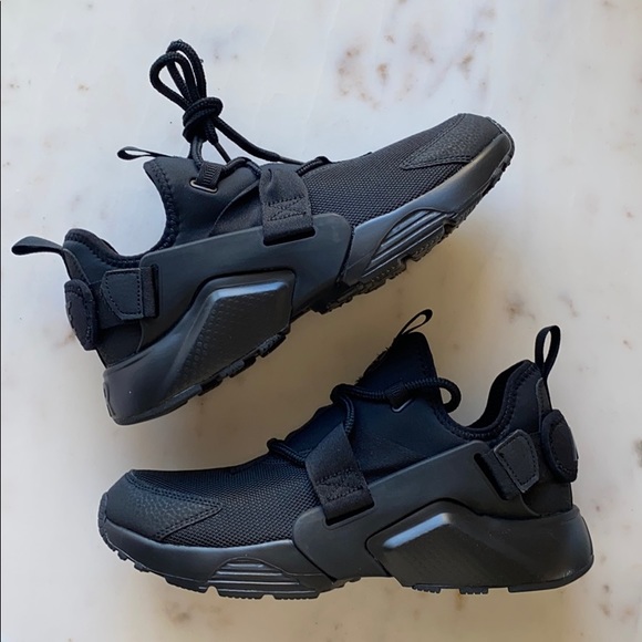 New Nike Air huarache city triple black - Picture 3 of 8
